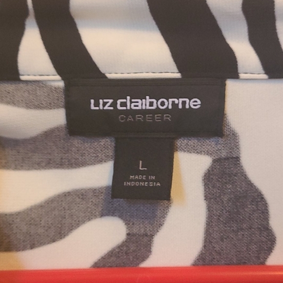 B29: Liz Claiborne women size large blouse blk/wht - Picture 3 of 4
